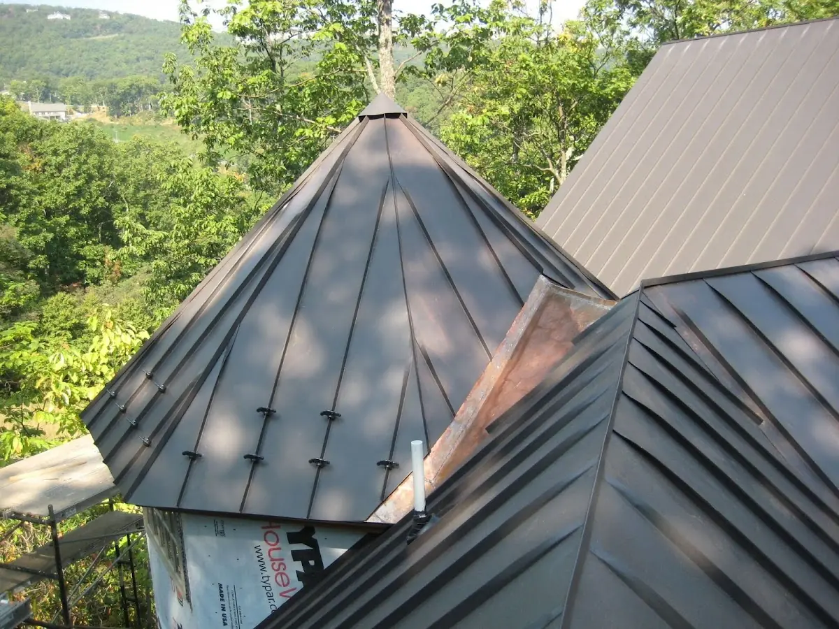 Professional Roof Tarp Installation by Craftsman Roofing in Rock Point